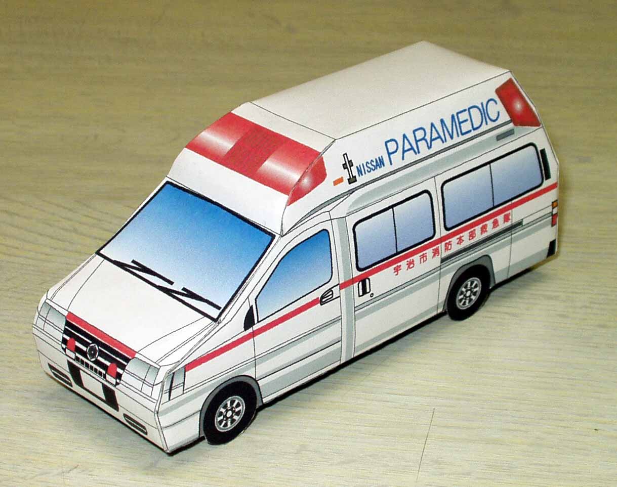 ペーパークラフト救急車の写真