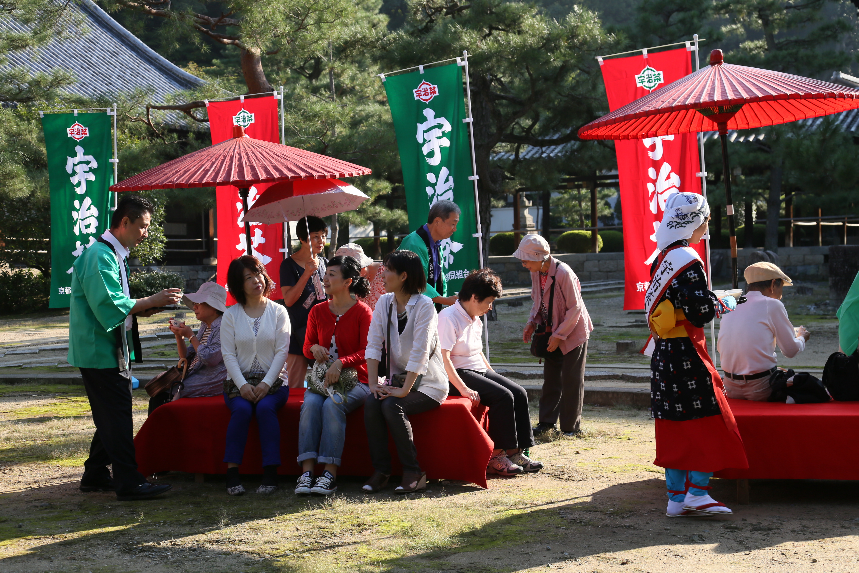 エキストラの市民のみなさんの画像