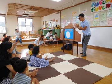 出張おはなし会の様子♪（地域子育て支援基幹センター）の画像