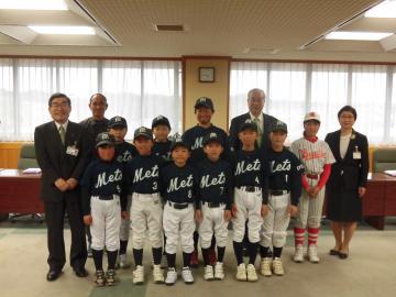 宇治メッツソフトボールクラブと宇治田原ビューティーズの選手の皆さんの画像