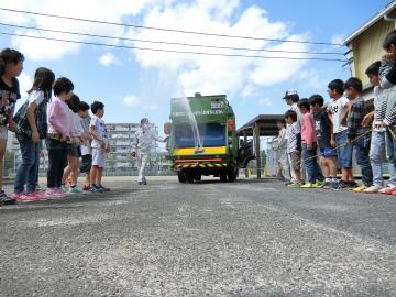 水切り飛散実験(ペットボトル爆弾)の画像