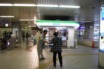 街頭啓発（近鉄大久保駅）の画像