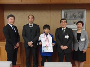 第28回全国小学生バドミントン選手権大会都道府県対抗団体の部で優勝を収められました伊田新選手