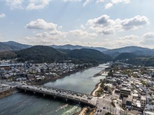宇治川上空より